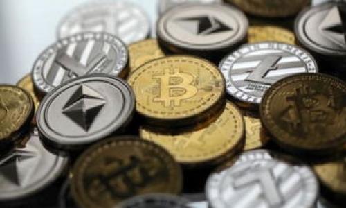 如何成功安装虚拟币挖矿系统：完整指南/  
虚拟币, 挖矿系统, 安装指南, 加密货币/guanjianci

引言
虚拟币挖矿是一种利用计算机计算能力来处理加密货币的交易并获得奖励的过程。随着比特币、以太坊等加密货币的兴起，越来越多的人开始关注虚拟币挖矿，想要通过搭建自己的挖矿系统来获取收益。本文将详细介绍虚拟币挖矿系统的安装过程，涵盖硬件选择、软件配置、网络设置等多个方面，帮助您成功配置一个高效的挖矿系统。

第一部分：挖矿硬件的选择
为了成功搭建虚拟币挖矿系统，硬件选型是关键的第一步。选择合适的硬件不仅能提升挖矿的效率，还能有效控制成本。

1. 显卡（GPU）的选择
如果您计划使用图形处理单元（GPU）进行挖矿，那么显卡的选择会直接影响到挖矿的效率和功耗。在选择显卡时，需要考虑以下几个方面：
- **性能**：您需要选择一种挖矿效率高的显卡，常见的选项有NVIDIA系列和AMD系列。一般而言，NVIDIA显卡在某些算法上表现较好，而AMD显卡则在其他算法上表现优秀。
- **功耗**：挖矿是一项耗电的活动，因此显卡的功耗也是重要因素。关注“每哈希消耗的瓦特数”（W/H），能帮助您找到更高效的选项。
- **预算**：高性能显卡的价格变化很大，考虑到市场波动和稀缺性，要根据自己的预算做出合理选择。

2. 主板的选择
一块良好的主板能够支持多显卡配置，尤其是在进行大规模挖矿时。选择主板时需考虑：
- **插槽**：确保主板可以支持足够的PCIe插槽，以便连接多个显卡。
- **兼容性**：确保主板与您的处理器（CPU）、内存（RAM）及显卡兼容。
- **供电能力**：主板需支持足够的电源连接，以确保稳定的运行。

3. 电源供应器（PSU）的选择
电源是挖矿系统的心脏，选择高质量的电源供应器至关重要，应考虑以下几点：
- **功率**：根据您的显卡和其他硬件设备的总功耗，选择合适功率的电源。在选择电源时，建议比实际需求多预留一些余量。
- **效率**：选购高效的电源供应器（如80 PLUS金牌或白金），可以减少电能浪费并提高稳定性。

4. 散热系统的选择
挖矿过程会导致硬件发热，合理的散热方案可保证系统的稳定运行。
- **风扇冷却**：确保设备有良好的风扇冷却系统以降低温度。
- **液冷解决方案**：如果预算充足，可以考虑液冷方案，进一步提高散热效率。

第二部分：安装操作系统
硬件准备就绪后，下一步是安装挖矿操作系统。常用的挖矿操作系统有Windows和Linux，选择根据自己的熟悉程度。以下是安装操作系统的步骤：

1. Windows系统安装过程
如果您选择使用Windows系统，安装过程相对简单：
- 准备好Windows安装介质（如U盘），并在计算机上进行引导。
- 按照屏幕提示进行安装，选择合适的分区，进行格式化等操作。
- 完成安装后，安装显卡驱动程序，并确保驱动程序为最新版本，以保证良好的性能。

2. Linux系统安装过程
对于Linux用户，安装过程相对复杂，但灵活性更高。可以选择Ubuntu或其他Linux发行版：
- 下载所需的ISO文件，并创建启动U盘。
- 引导计算机，从U盘启动，按照安装程序提示进行操作。
- 安装完毕后，更新系统，并安装显卡驱动。

第三部分：安装挖矿软件
在操作系统成功安装后，下一步是安装挖矿软件。不同的虚拟币会对应不同的挖矿软件，下面是一些常用的挖矿软件及其安装指南：

1. CGMiner
CGMiner是一个流行的挖矿和监控工具，支持多GPU和芯片等多种硬件。
- 下载CGMiner并解压到指定文件夹。
- 根据需要配置CGMiner的配置文件，包含连接的矿池地址及自身钱包地址等信息。
- 运行CGMiner，监控挖矿过程。

2. EasyMiner
EasyMiner是一个用户友好的图形界面挖矿软件，适合新手用户。
- 下载EasyMiner，并安装到系统中。
- 根据提示填写矿池信息及钱包地址，完成设置后，只需一键开始挖矿即可。

第四部分：矿池的选择
挖矿过程中，选择合适的矿池至关重要，直接会影响到收入。以下是选择矿池的几个要素：

1. 矿池的费用
大多数矿池会收取一定比例的费用，选择费用较低的矿池可以提高挖矿收益。

2. 矿池的稳定性
选择一个稳定性高的矿池，可以保证您的挖矿任务不会因为矿池故障而中断。

3. 矿池的支付方式
了解矿池的支付方式，确认其支持的支付周期、奖金发放规则等。

4. 有无社区支持
活跃的社区能提供技术支持与交流，解决您在挖矿过程中遇到的问题。

第五部分：挖矿后的收益管理
成功挖矿后，对收益的管理也至关重要。

1. 钱包的选择
挖矿所得的虚拟币需要转入安全的钱包里，可以选择硬件钱包、软件钱包或交易所钱包。

2. 税务问题
根据所在国的法规，合理申报挖矿所得的收入，避免潜在的法律风险。

3. 重投与再投资
挖矿所得可以考虑再投资用于提升硬件、抵押贷款等，以实现收益的增加。

常见问题解答

问题1：挖矿是否会导致硬件损坏？
挖矿本身会增加硬件的使用频率和工作负荷，长期高负载运行可能导致硬件加速磨损，从而增加故障的几率。以下是一些预防措施：
- **定期维护与清洁**：定期检查散热系统，清理灰尘，确保风扇正常工作，降低温度。
- **适当的重启**：定时重启系统，给硬件一定的“休息”时间。
- **监控温度**：使用软件监控硬件温度，确保其工作在安全范围内。
通过采取适当的措施，挖矿不会造成硬件过快损坏。

问题2：挖矿的收益如何计算？
挖矿的收益受多种因素影响，包括设备性能、挖矿难度、虚拟币价格和矿池的分配机制等。以下是计算收益的一般公式：
- **每小时收益 = (挖矿速度 / 网络难度) * 返回率 - 矿池费用**
矿工通常也可以使用在线收益计算器，输入具体的算力、功耗、电价等数据，快速得出收益预估。

问题3：我该选择哪种虚拟币进行挖矿？
针对新手，可以选择当前挖矿难度较低且具有潜力的币种进行尝试。常见选择有ETH（以太坊）、ZEC（零币）等。此外，还应考虑：
- **市场趋势**：关注币市行情，了解哪些币种在未来可能有较好的表现。
- **个人兴趣与技术**：选择您感兴趣且愿意深入研究的币种，以便掌握相关技术知识。

问题4：我该如何处理挖矿产生的热量和噪音？
挖矿设备通常会产生大量热量，使用高效的风冷和液冷方案可以有效降低温度。同时，噪音往往是挖矿的另外一个问题，以下是几种处理方法：
- **合理布置设备**：将设备放置在窗户附近或通风良好的地方以帮助散热。
- **防音箱/隔音材料**：可以选择购买或自制一个防音箱，以减少设备运行产生的噪音。
